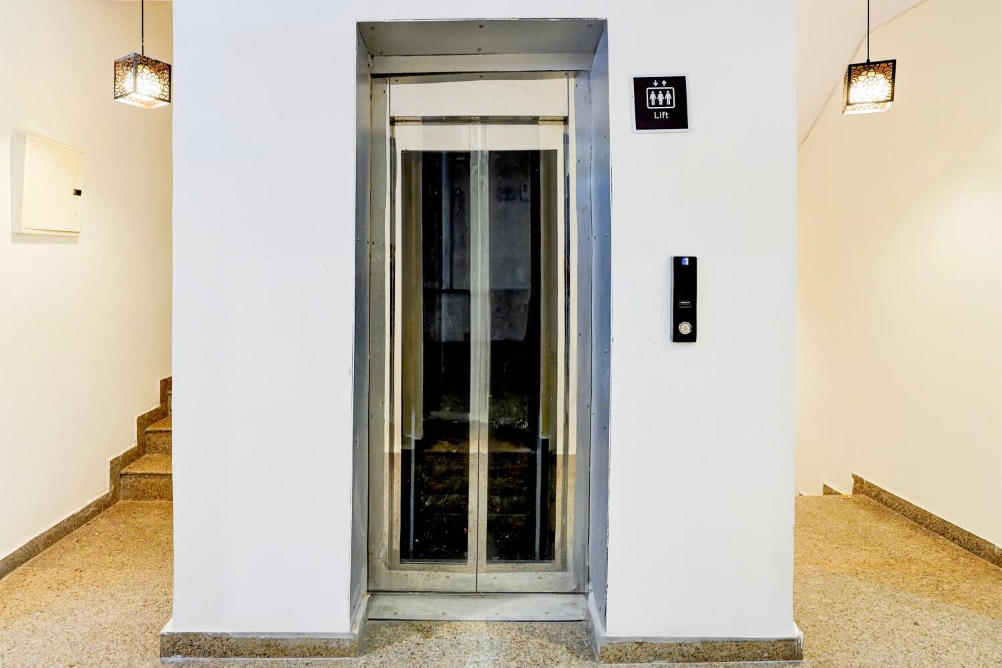 דירות גורגאון Super Townhouse Sector 53 Golf Course Road מראה חיצוני תמונה