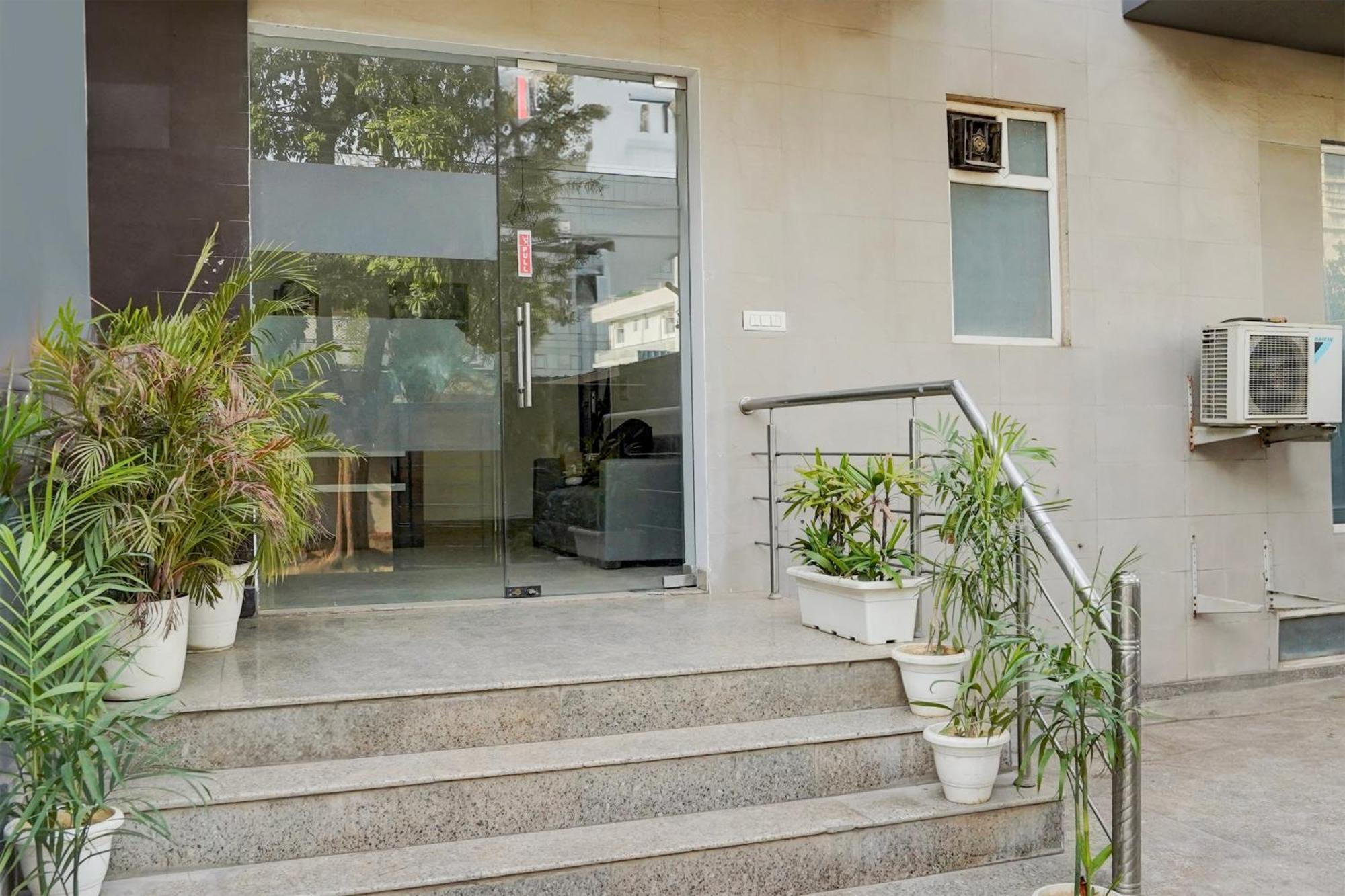 דירות גורגאון Super Townhouse Sector 53 Golf Course Road מראה חיצוני תמונה
